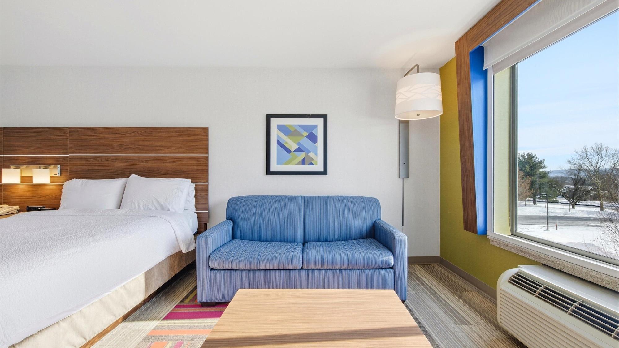 suite, multiple beds