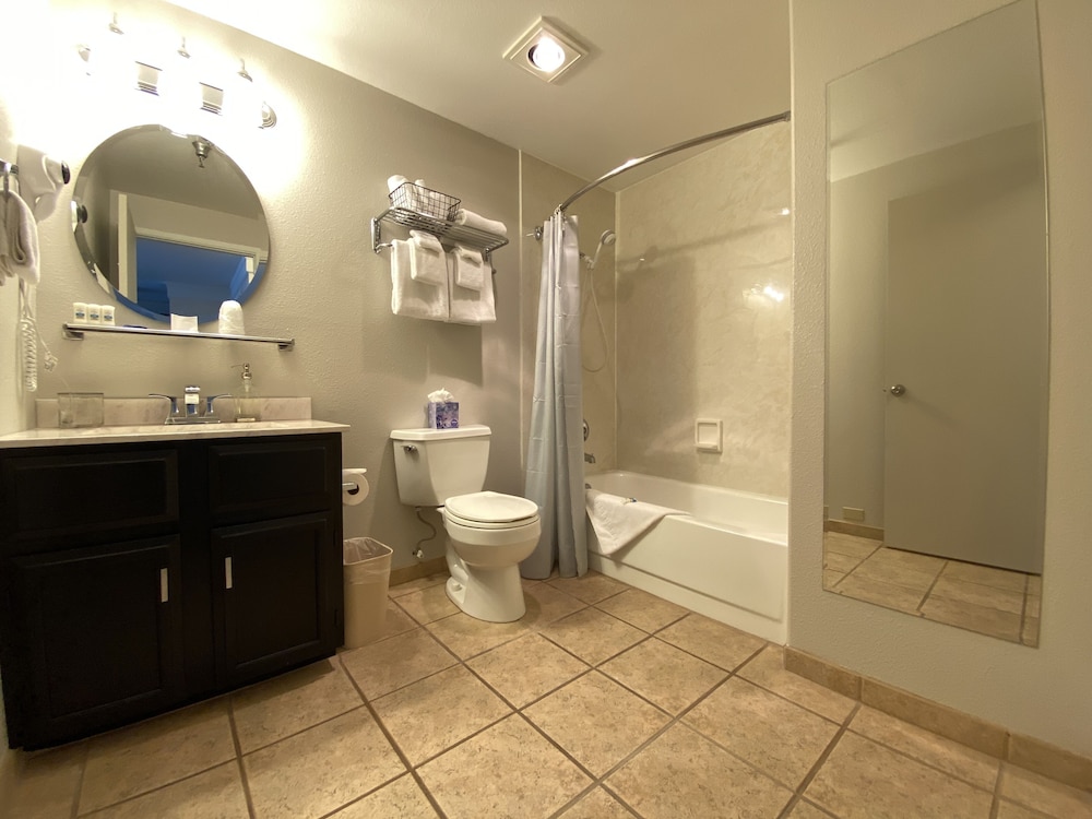 Friday Harbor Suites 19/31