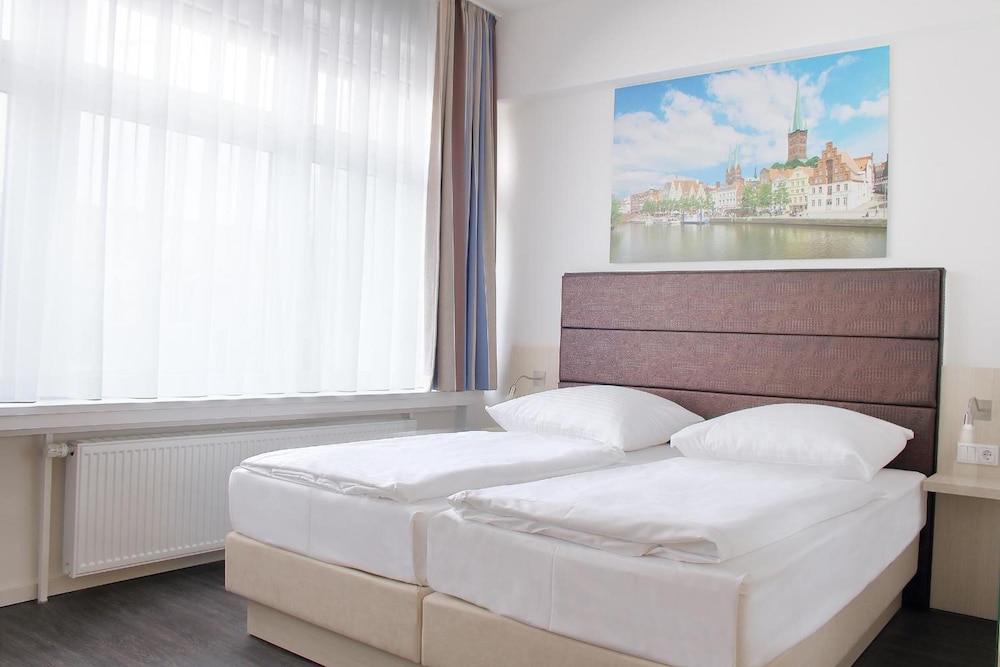Viva Hotel Lubeck 10/45