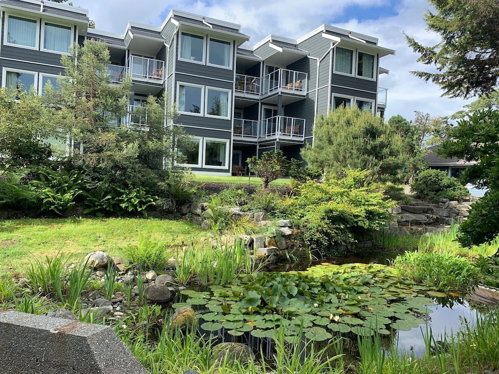 Pacific Shores Resort & Spa 2/48