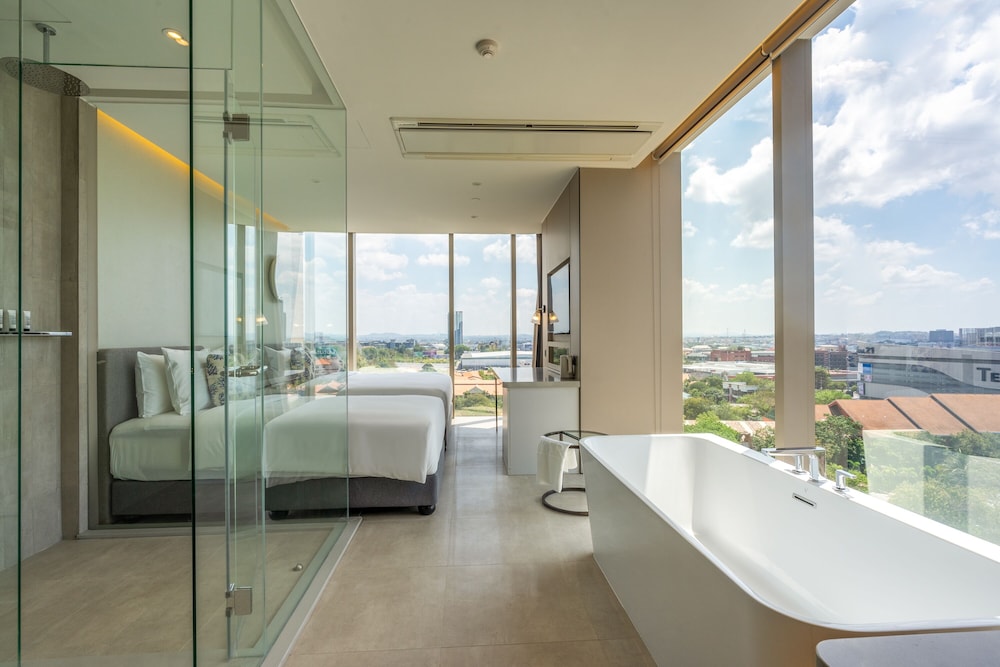 Stella, Suite, Triple, King and Queen Bed، Akara Hotel Pattaya 3/5