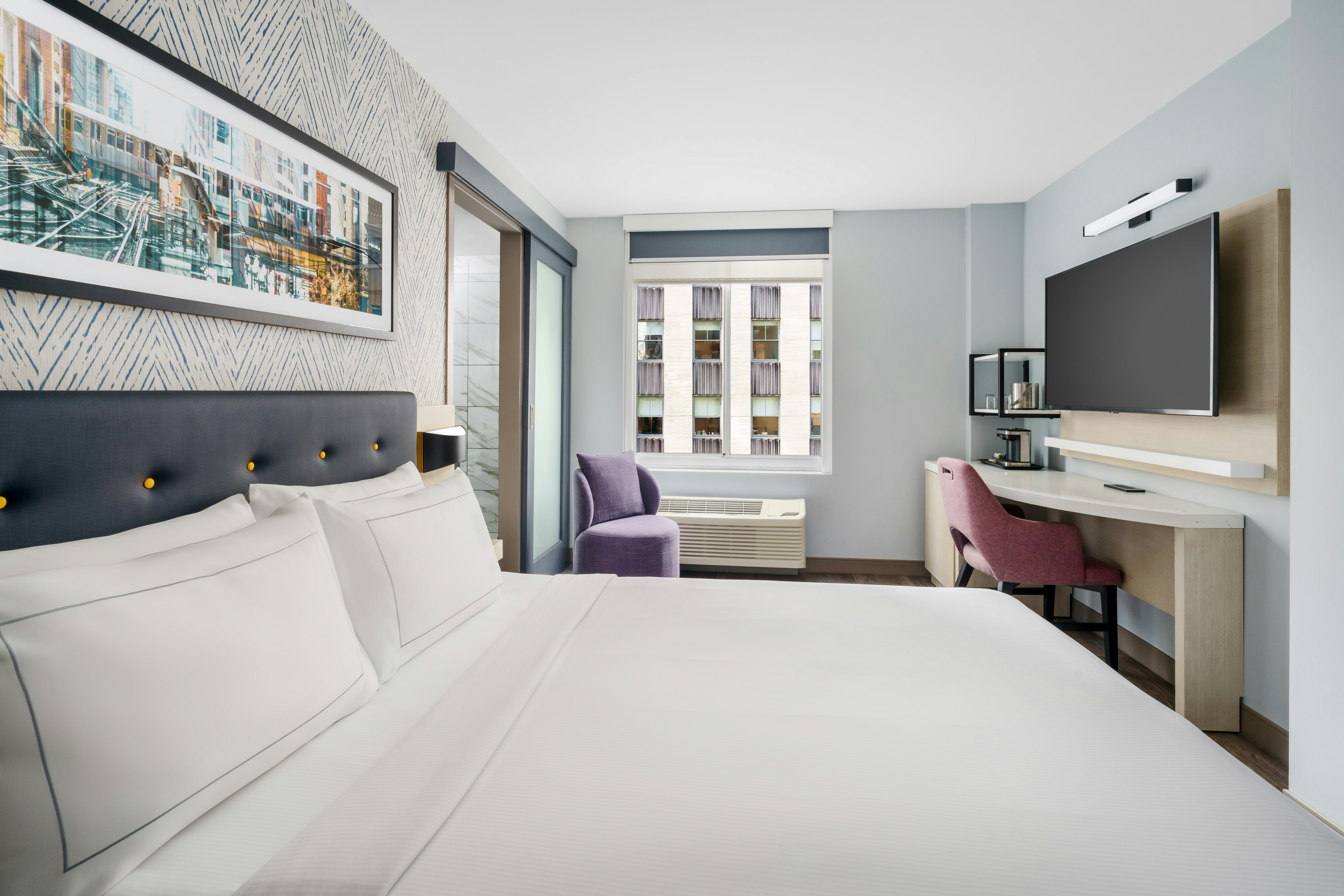 Room, Queen Bed, Partial Landmark View