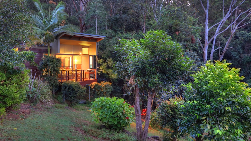 Montville Oceanview Cottages 2/25
