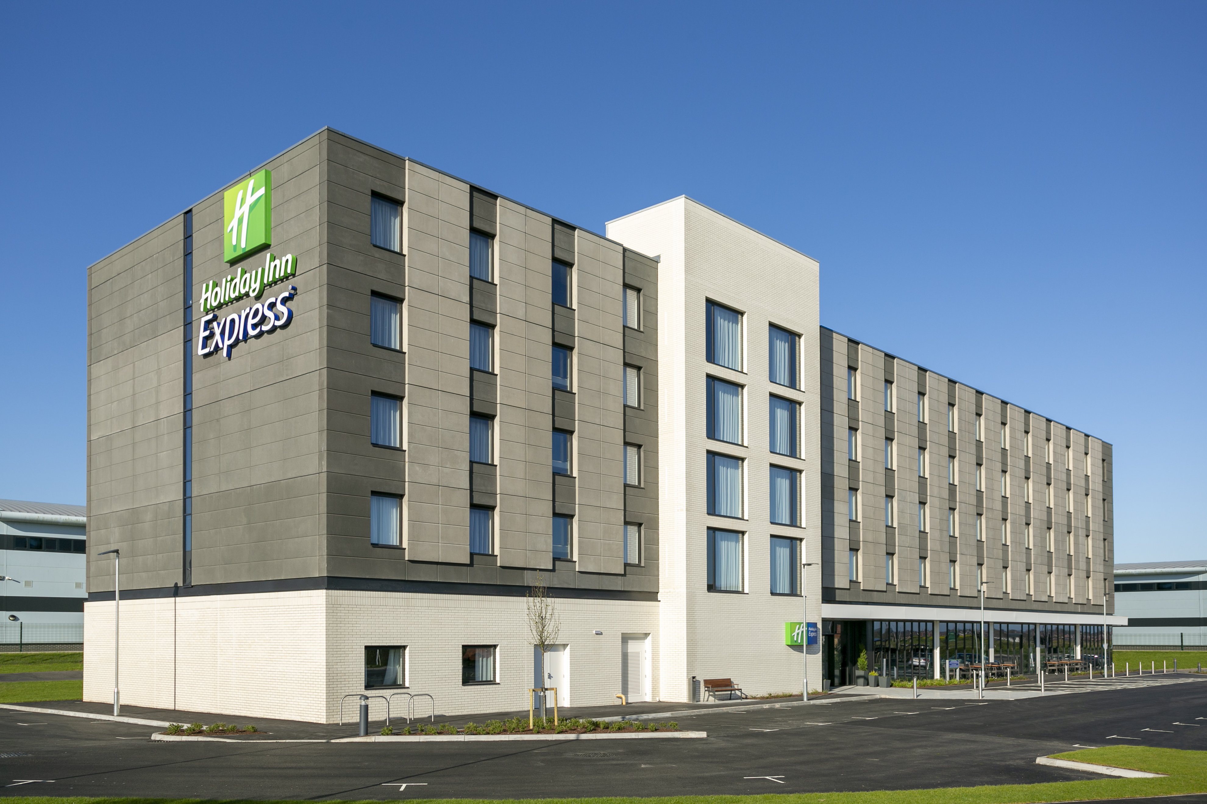 Holiday Inn Express Bridgwater 40/41