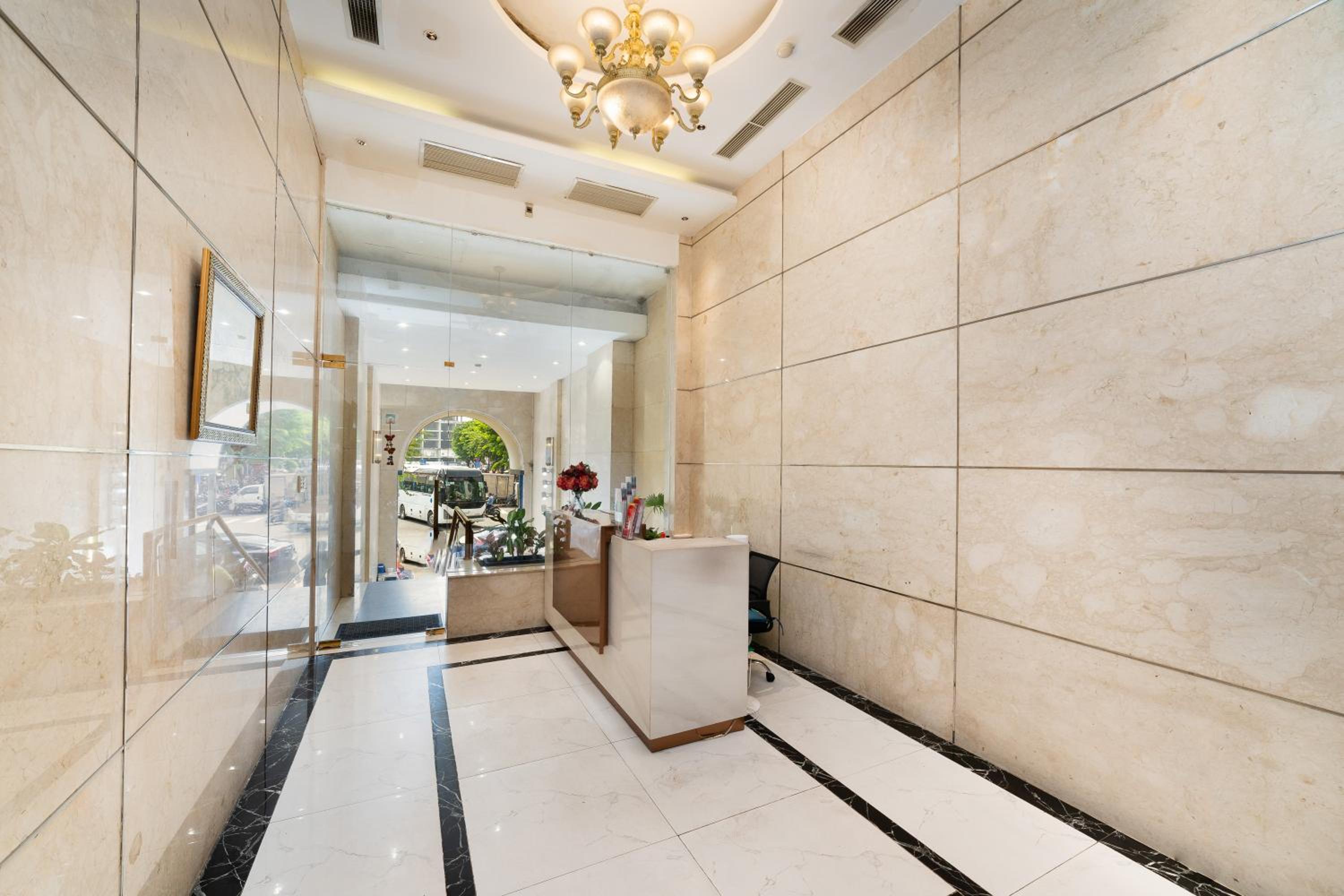 Ngan Ha Hotel 12/80