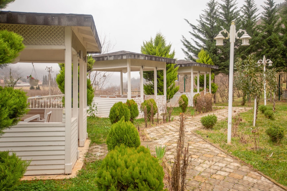 Jolnar Garden Hotel 38/50