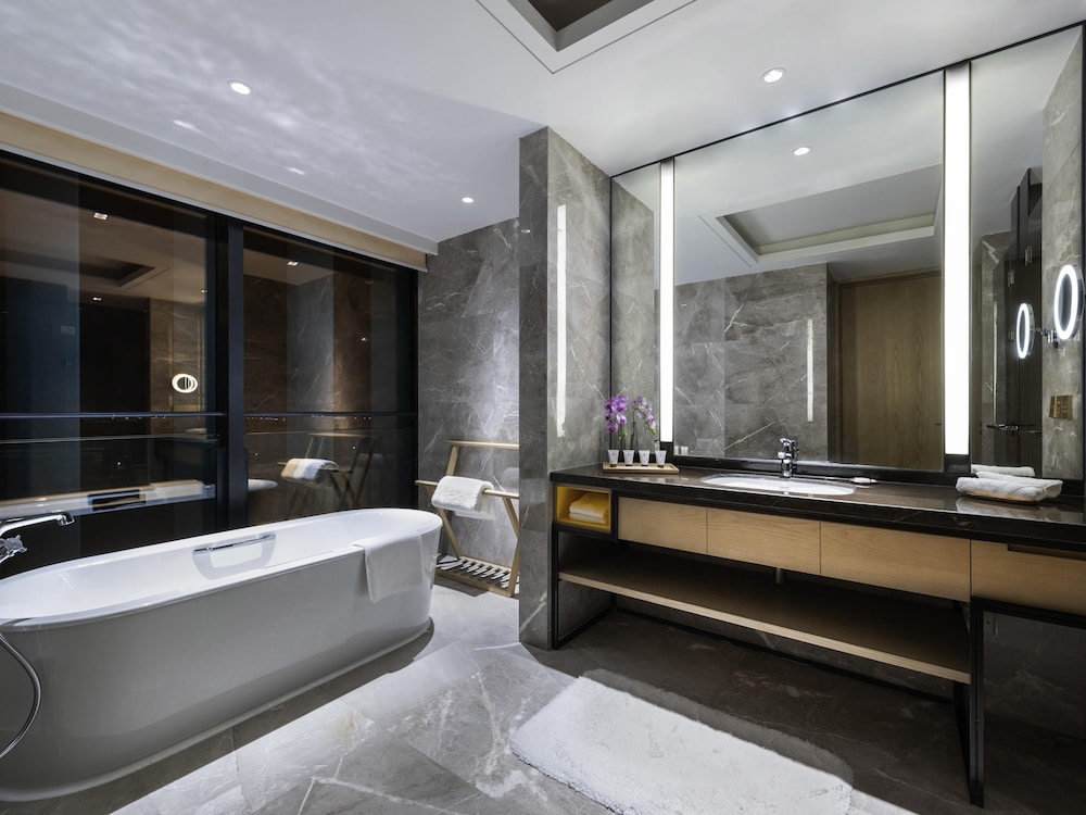 Grand Mercure Shanghai Lingang 4/50