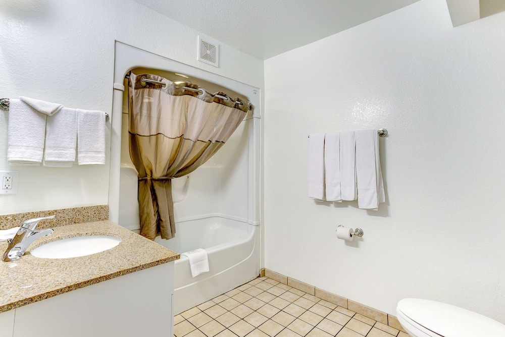 Studio 6 Extended Stay - Kissimmee, FL - Orlando 30/31
