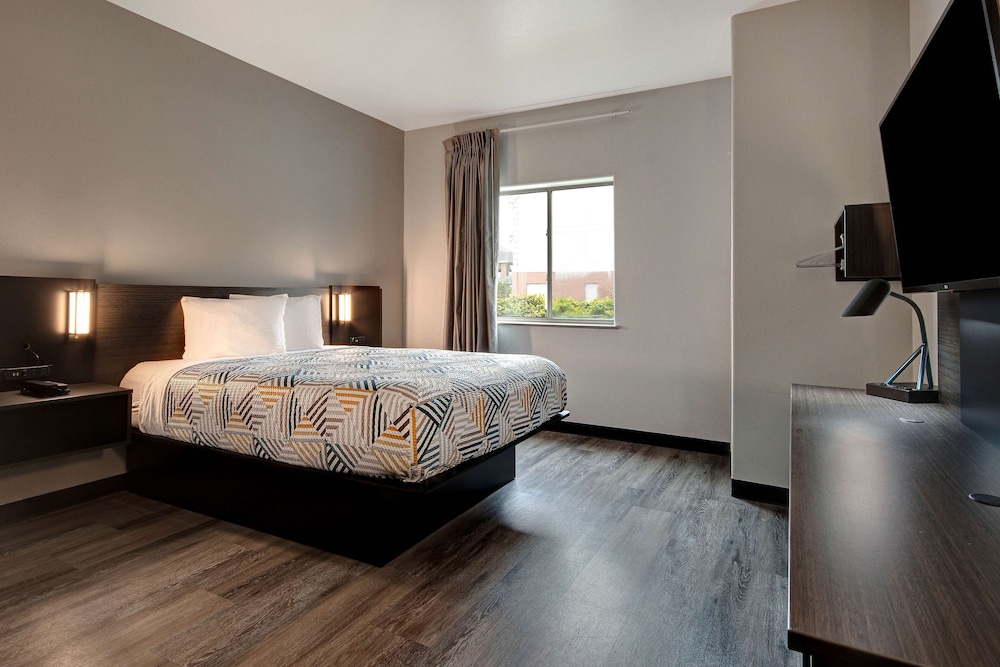 Standard, Queen Bed, Accessible, Motel6 Pharr, TX 4/6