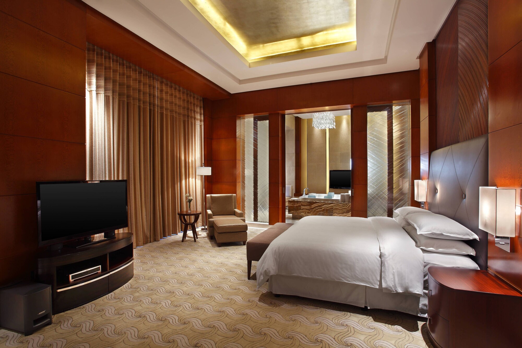Club, King Bed