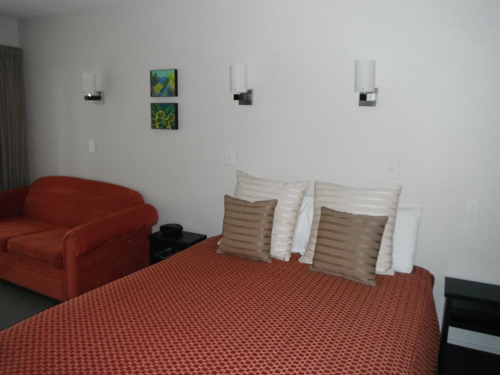 Cranford Oak Motel 35/46