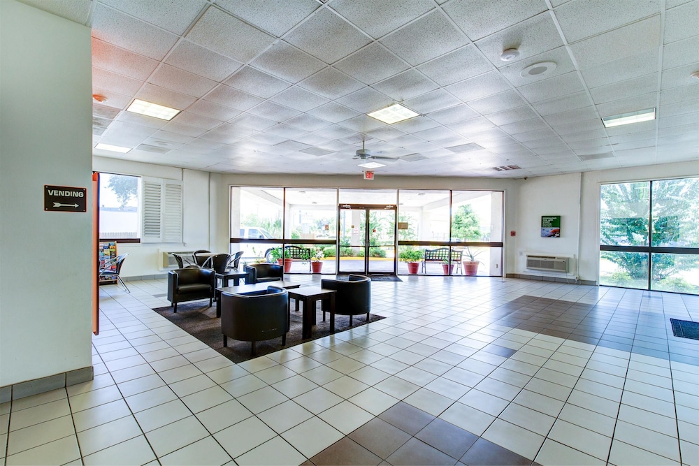 Executive Inn & Suites Hobby 24/29