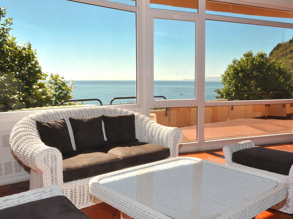 Baia Madeira Hotel - Ocean Beachfront 6/54