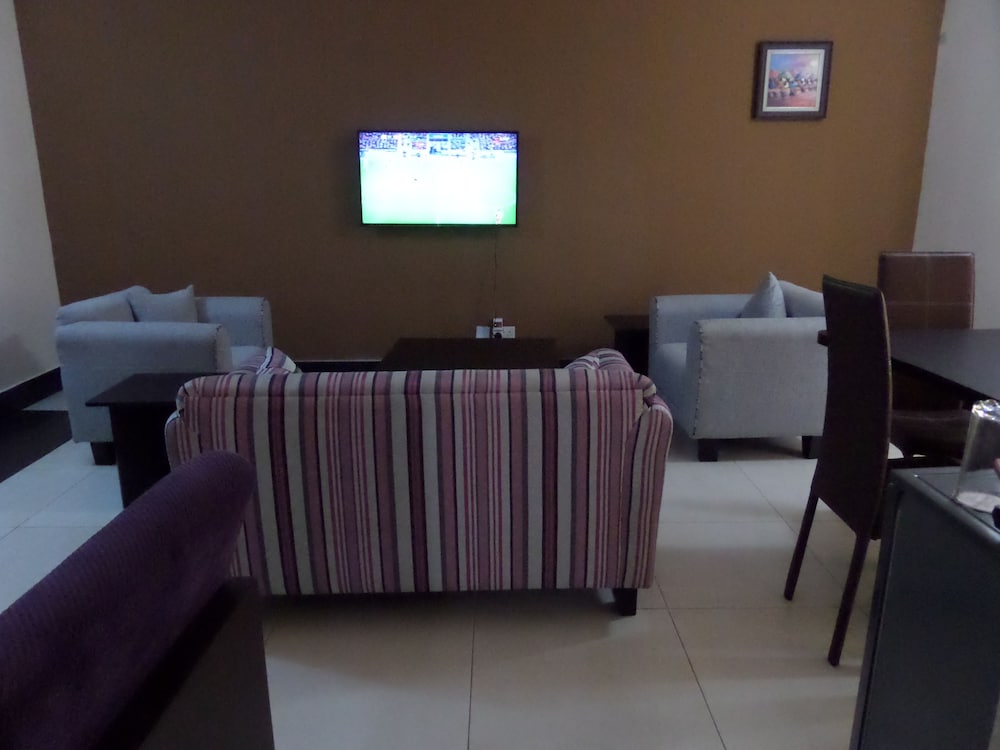 Excellence Hotel 32/39