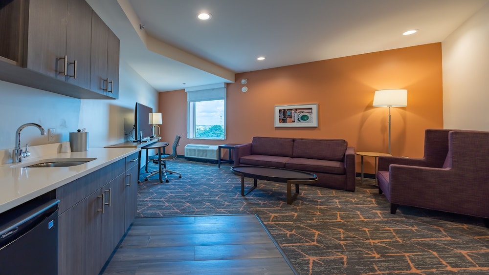 Courtyard by Marriott Atlanta Dunwoody 66/82