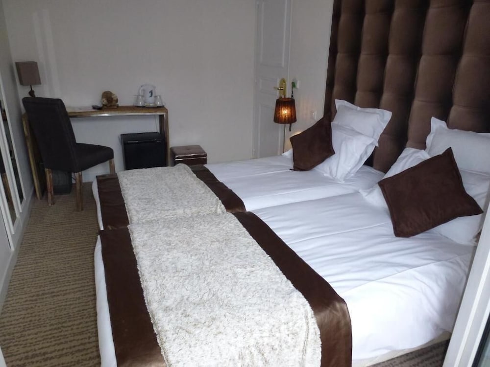 HOTEL B SQUARE 38/83