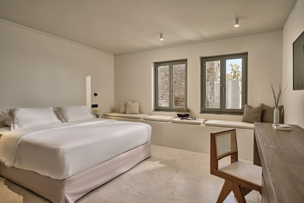 Ios Grand Pool Suites 4/50
