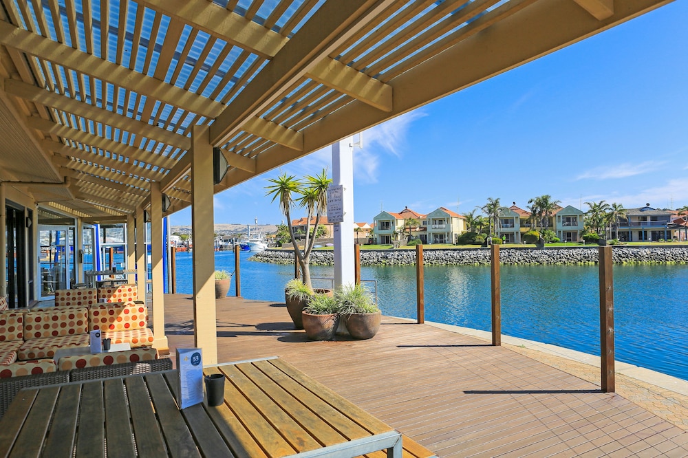 The Marina Hotel 34/66
