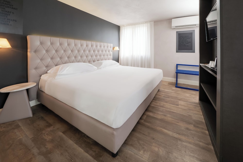 Al Campanile Aparthotel Suite 21/73