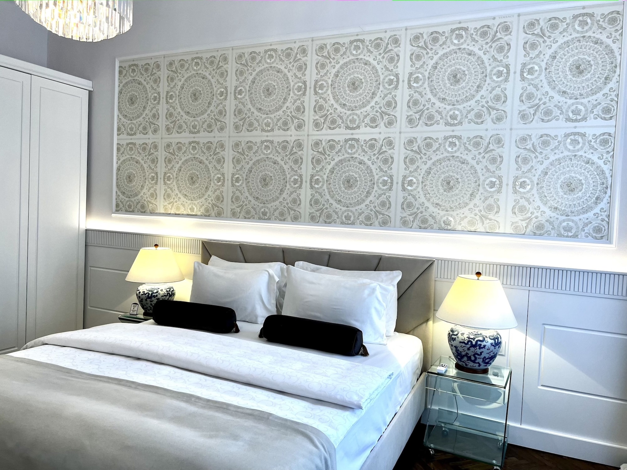 2 Bedrooms, Luxury, Suite, Twin Beds, King Bed, Street View, 2 Bathrooms
