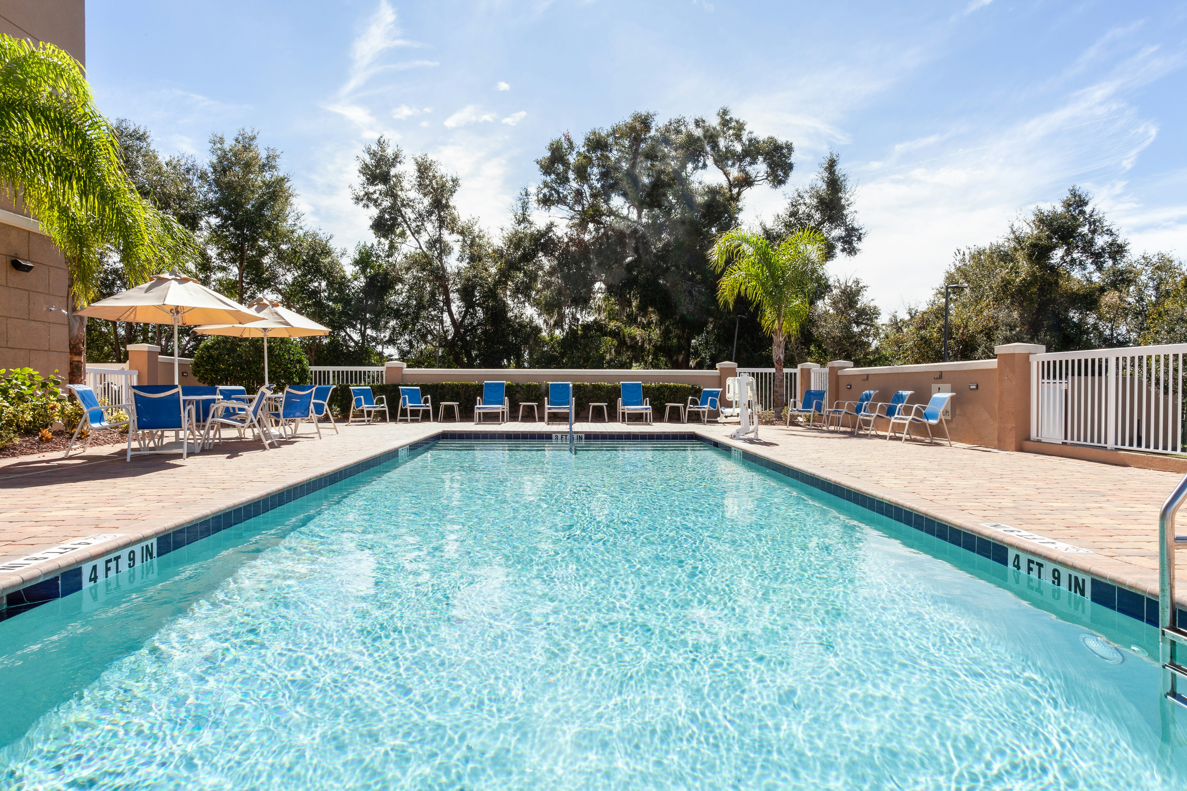 Hampton Inn Suites Deland 46/77