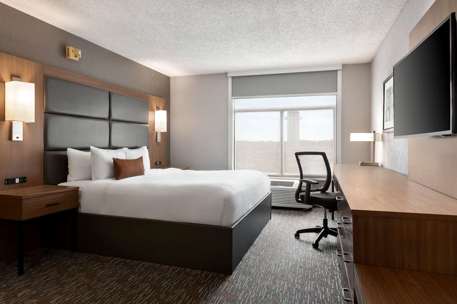 Wingate By Wyndham Cincinnati Blue Ash 5/28