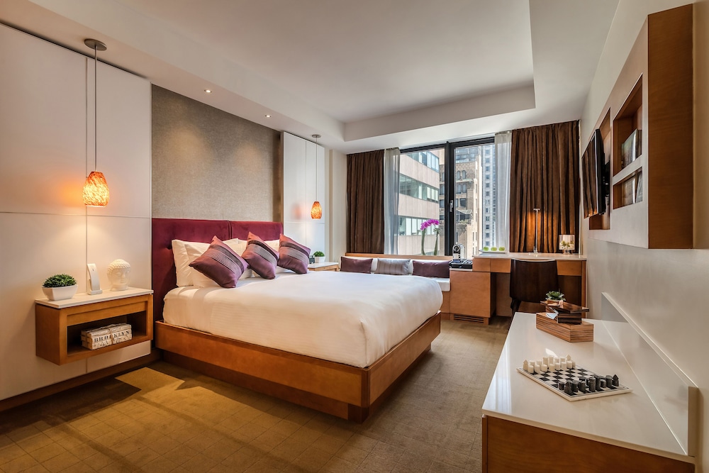 PREMIER, KING BED, ACCESSIBLE