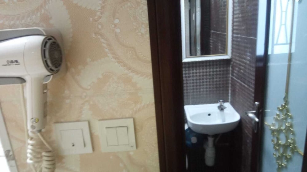 ROOM, DOUBLE BED