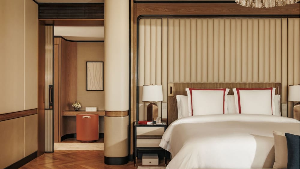 Promenade, Pool, Deluxe, Suite, King Bed, Butler, Terrace