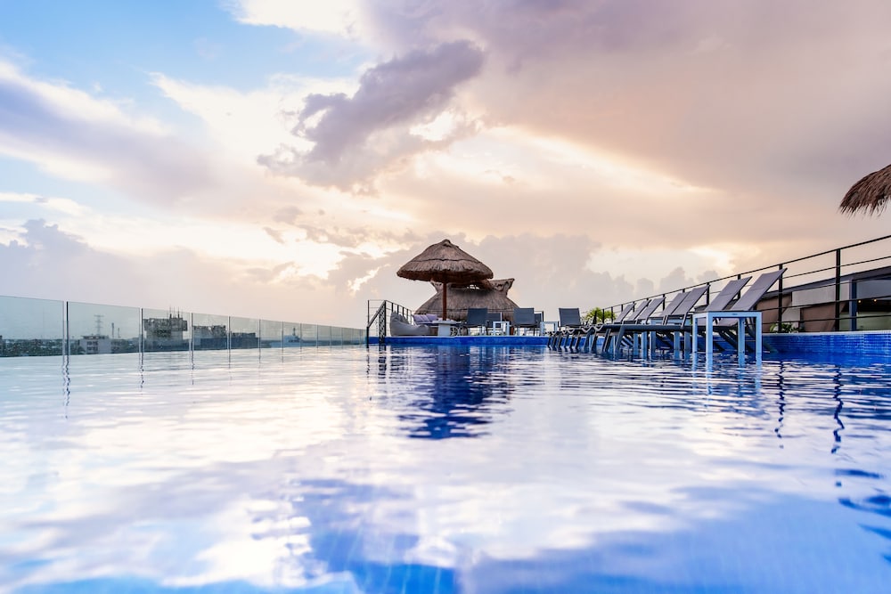 Sunday Hotel 52 at Playa del Carmen 46/50