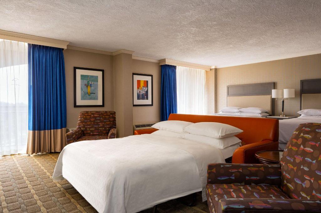Studio, Suite, 2 Queen Beds, Intracoastal View, Sofa, Balcony, High Floor