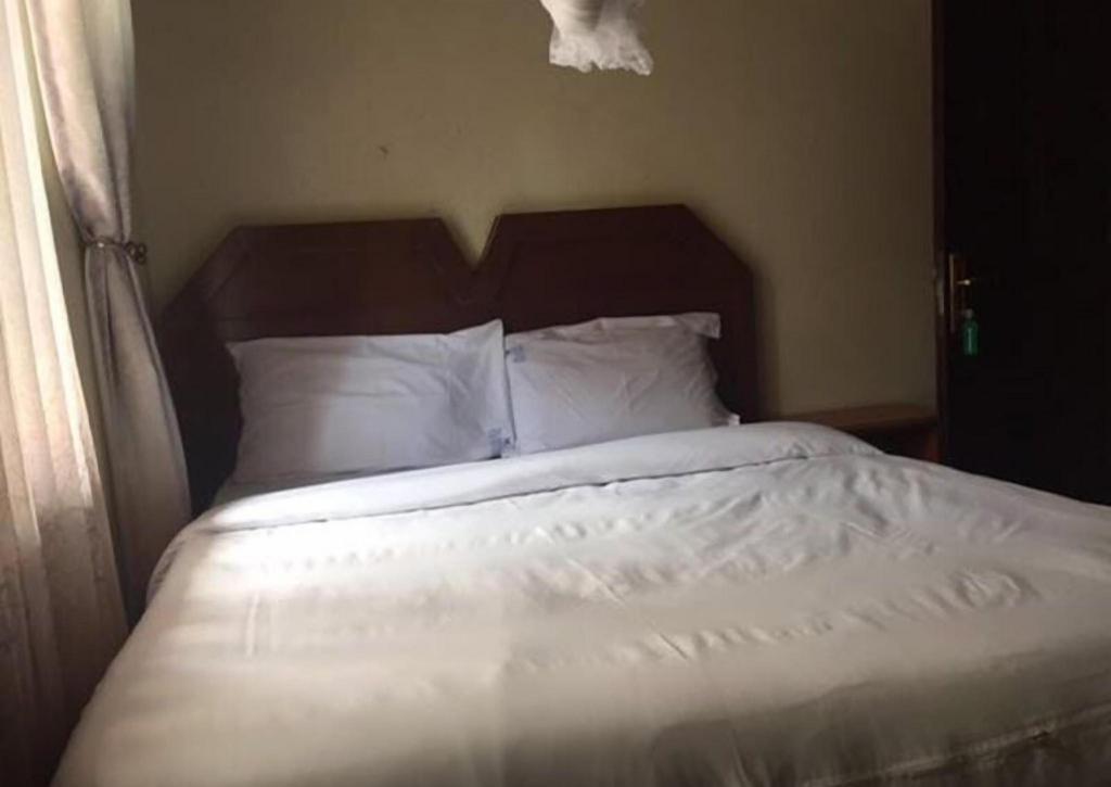 Bunyonyi Inn Hotel 3/11