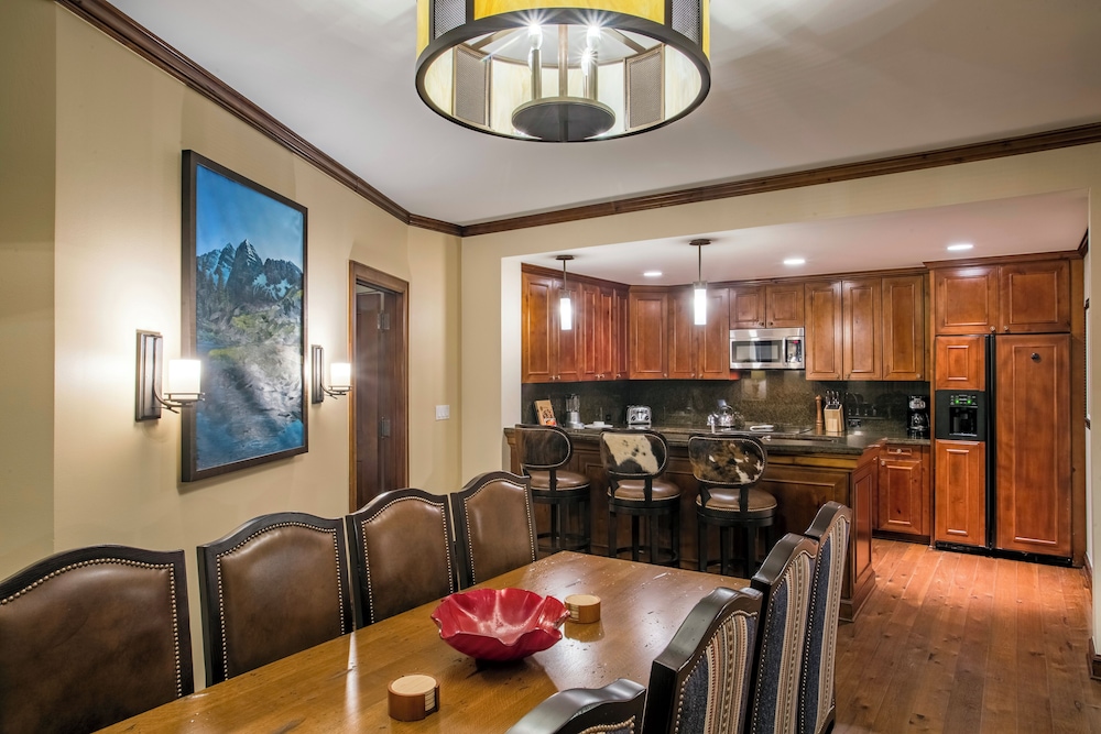 Ritz-Carlton Club, Aspen Highlands by Frias 36/50