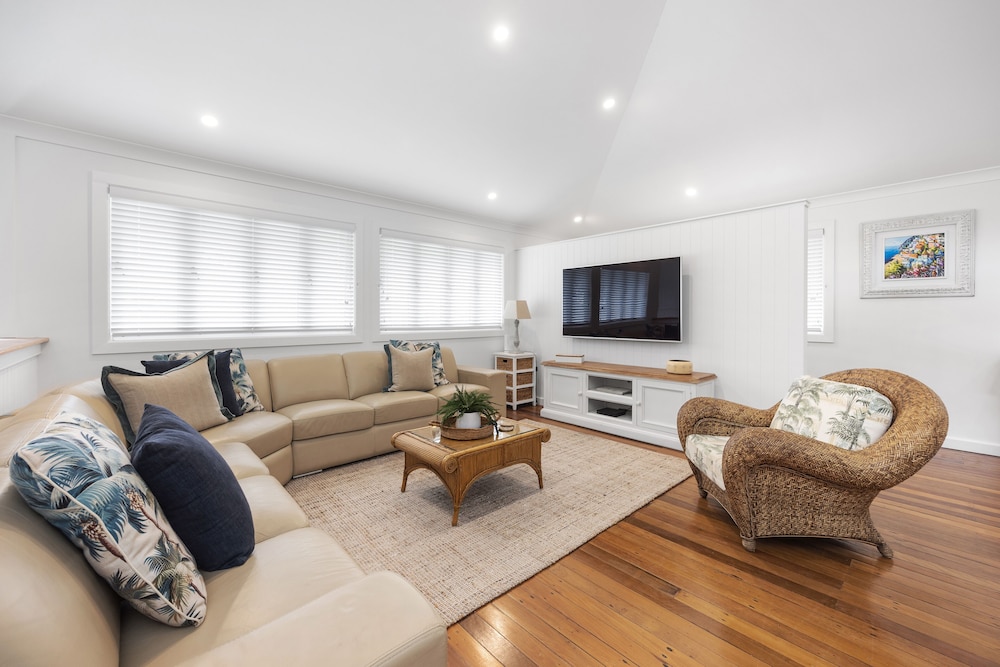 NOOSA OUTRIGGER BEACH RESORT 48/73
