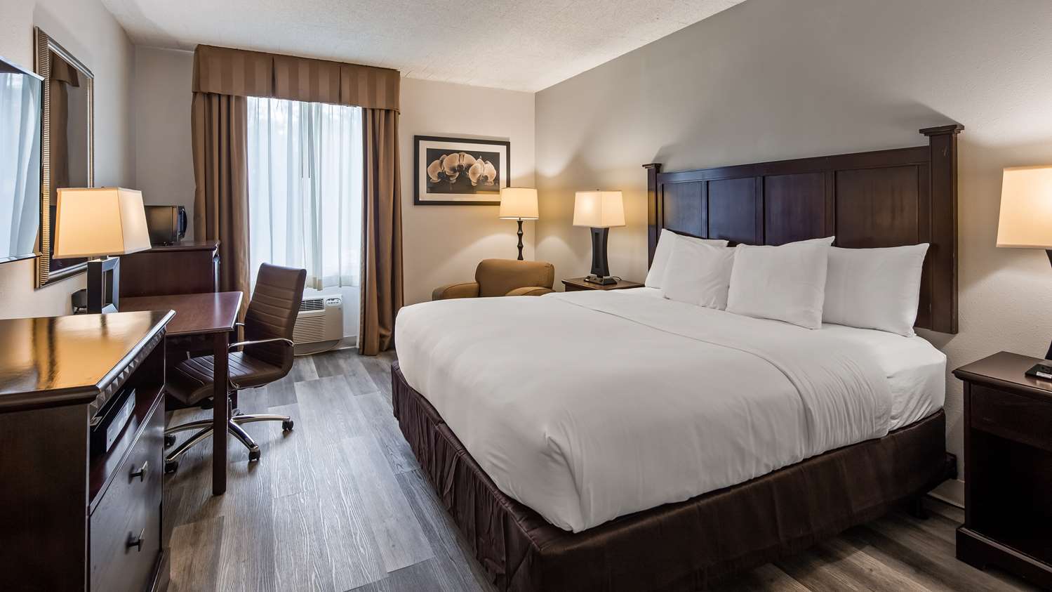 Best Western Paramus Hotel & Suites 8/35