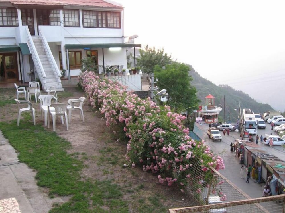 HOTEL HIMALAYAN CLUB 6/48