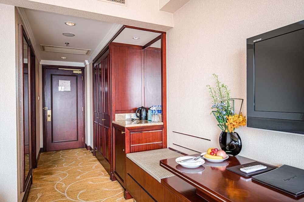 Shangri-La Wuhan 6/70