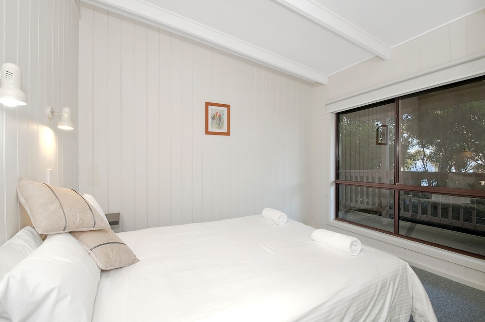 BEACON POINT OCEAN VIEW VILLAS 17/70