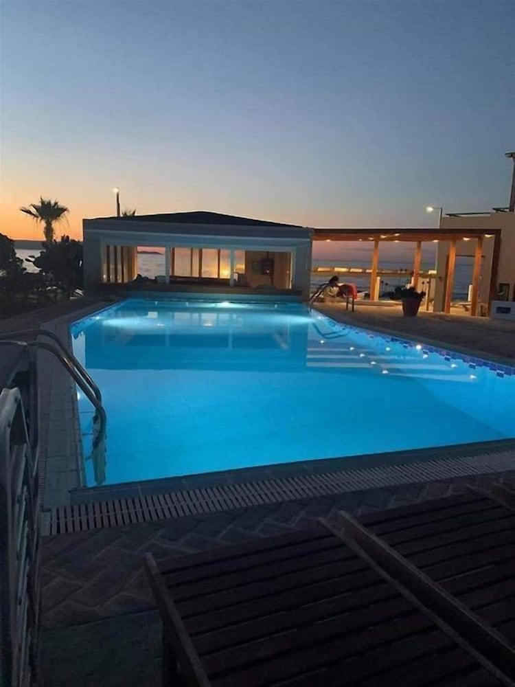 Yria Beach Hotel 41/61