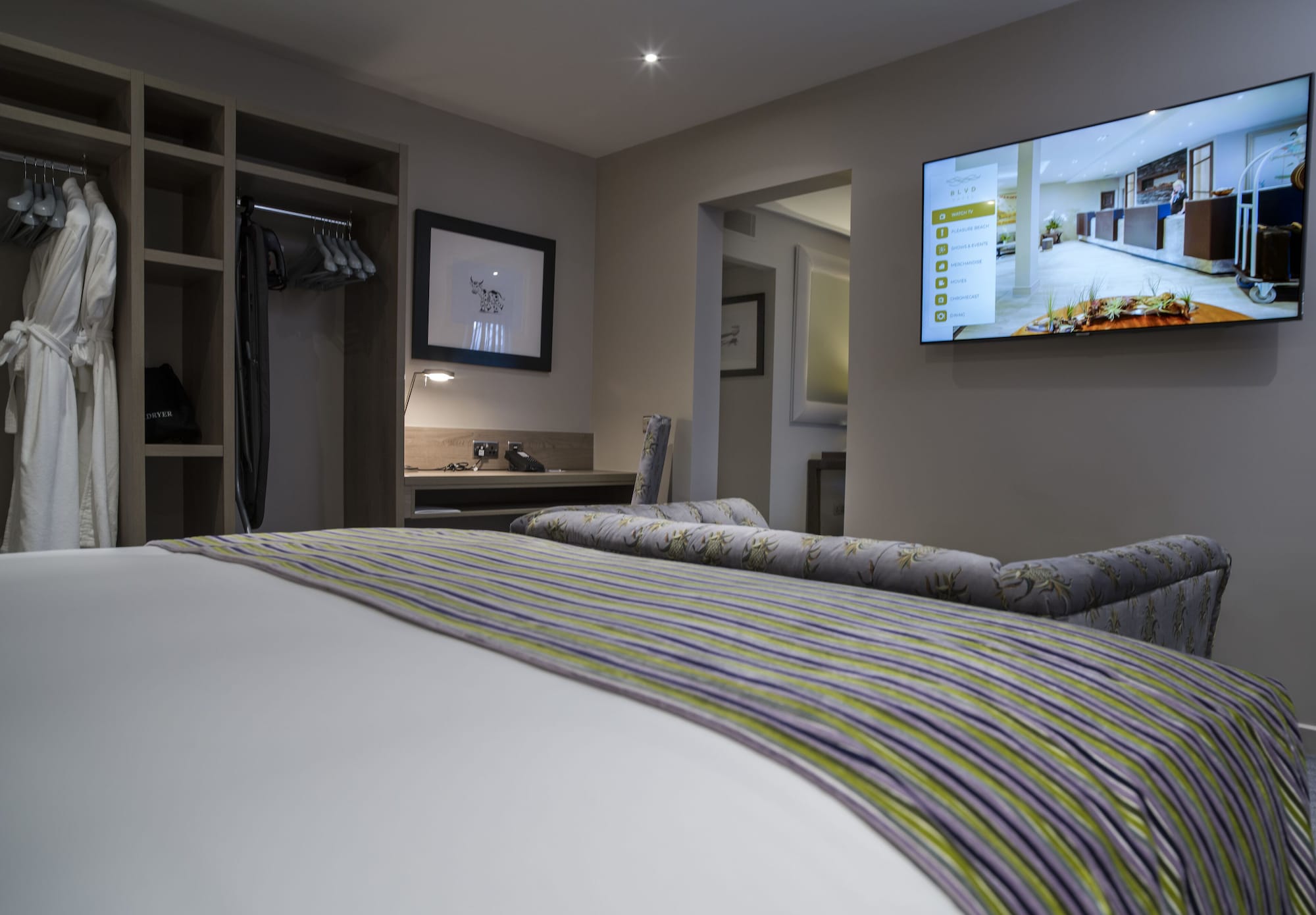 SUITE, KING BED, PARK VIEW