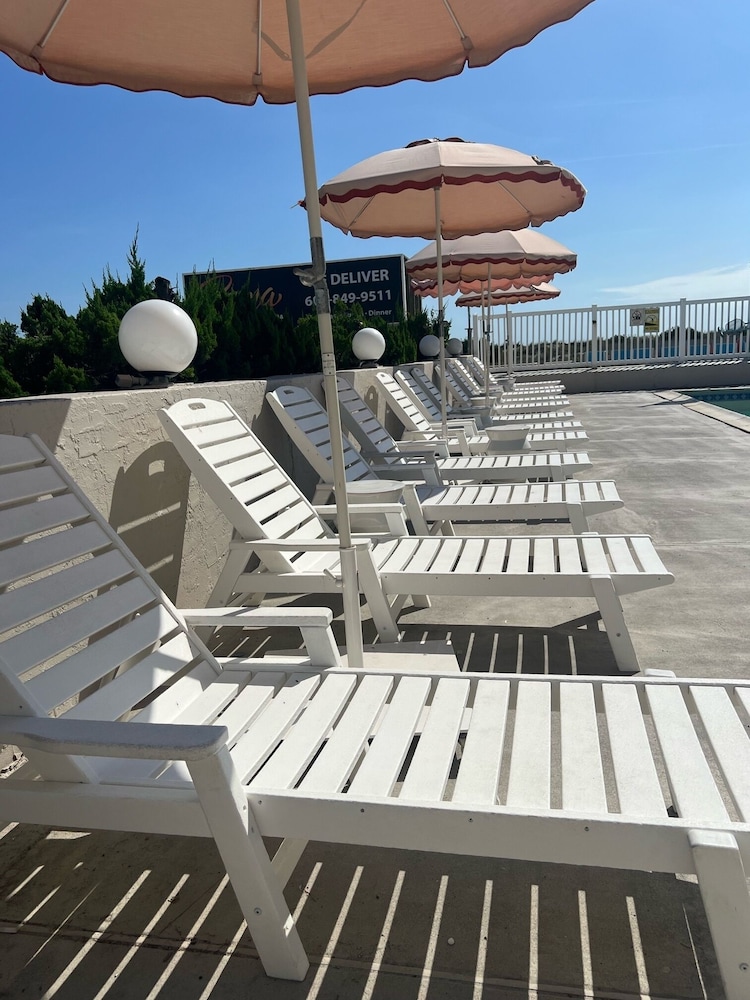 Coliseum Ocean Resort 61/64