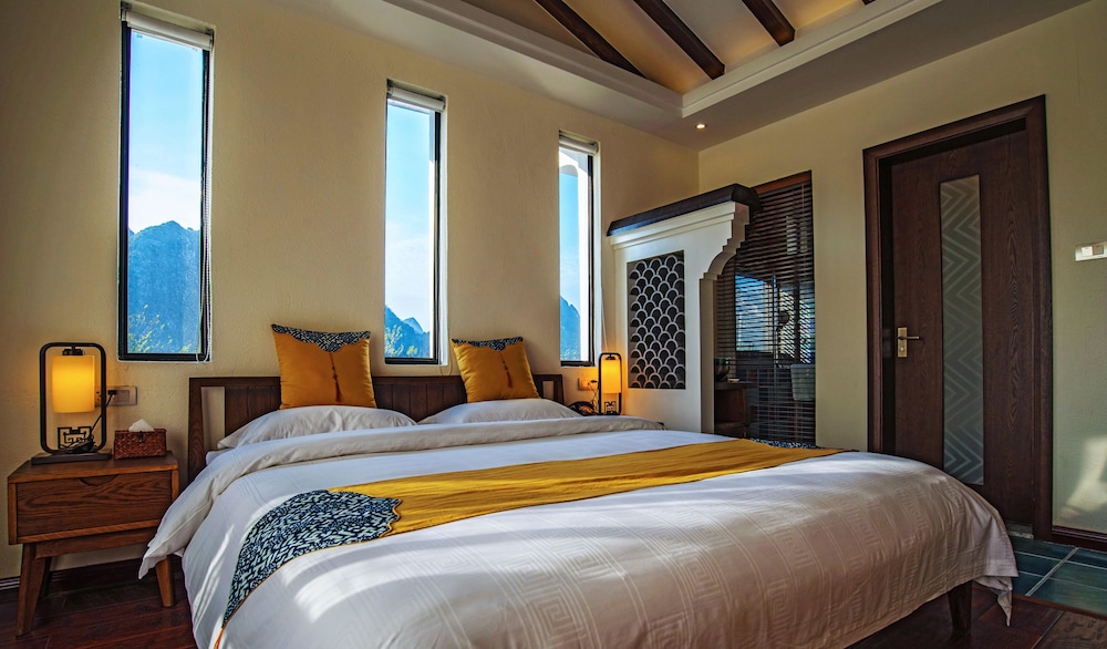 ROOM, DOUBLE BED, WITH VIEW