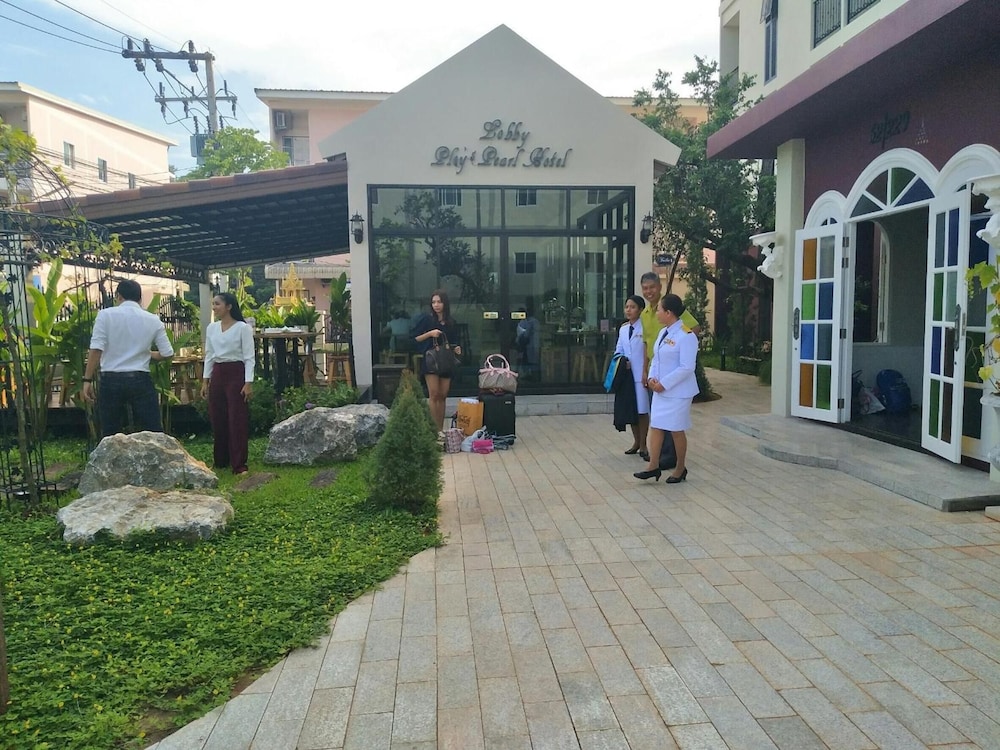 Ploy's Pearl Hotel 39/41