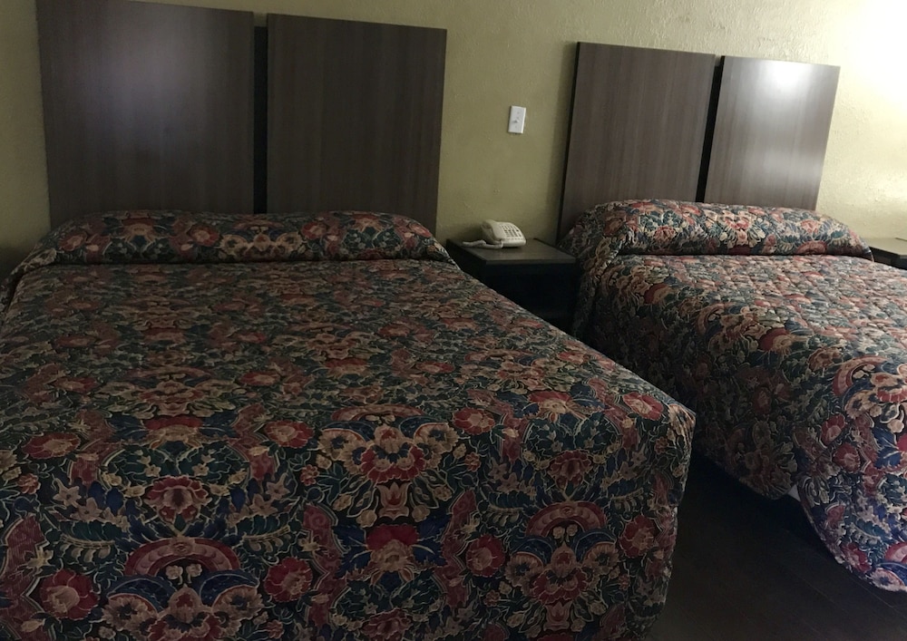 Hyde Park Motel 12/36
