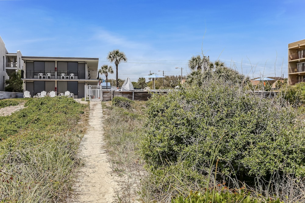 Beachside Motel 66/72