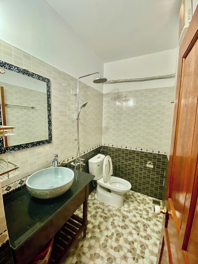 Chez Loan Hotel 48/48