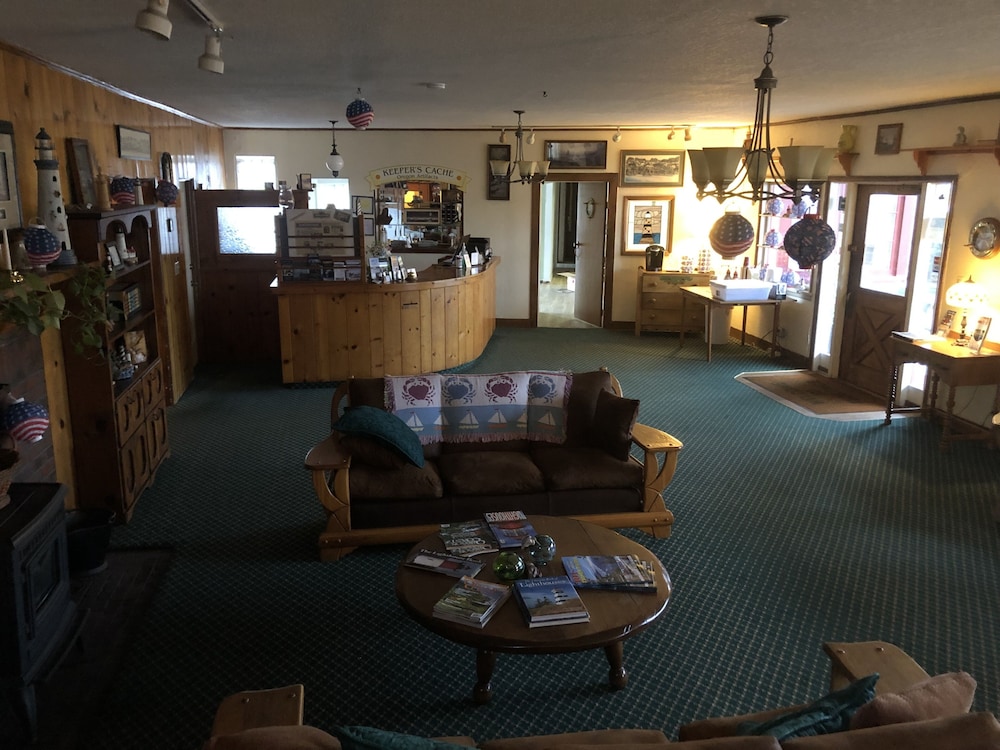 Lighthouse Inn 48/76