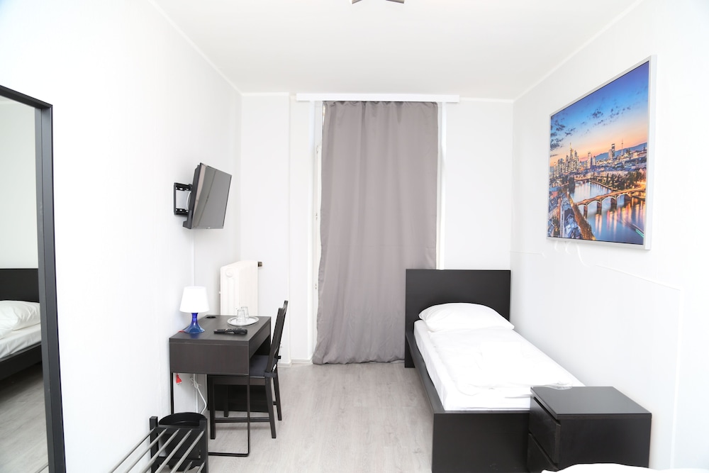 ECONOMY, TWIN BEDS, SHARED BATHROOM, BALCONY