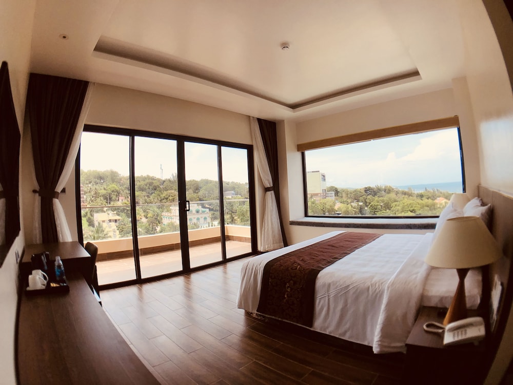 DELUXE, DOUBLE BED, BALCONY