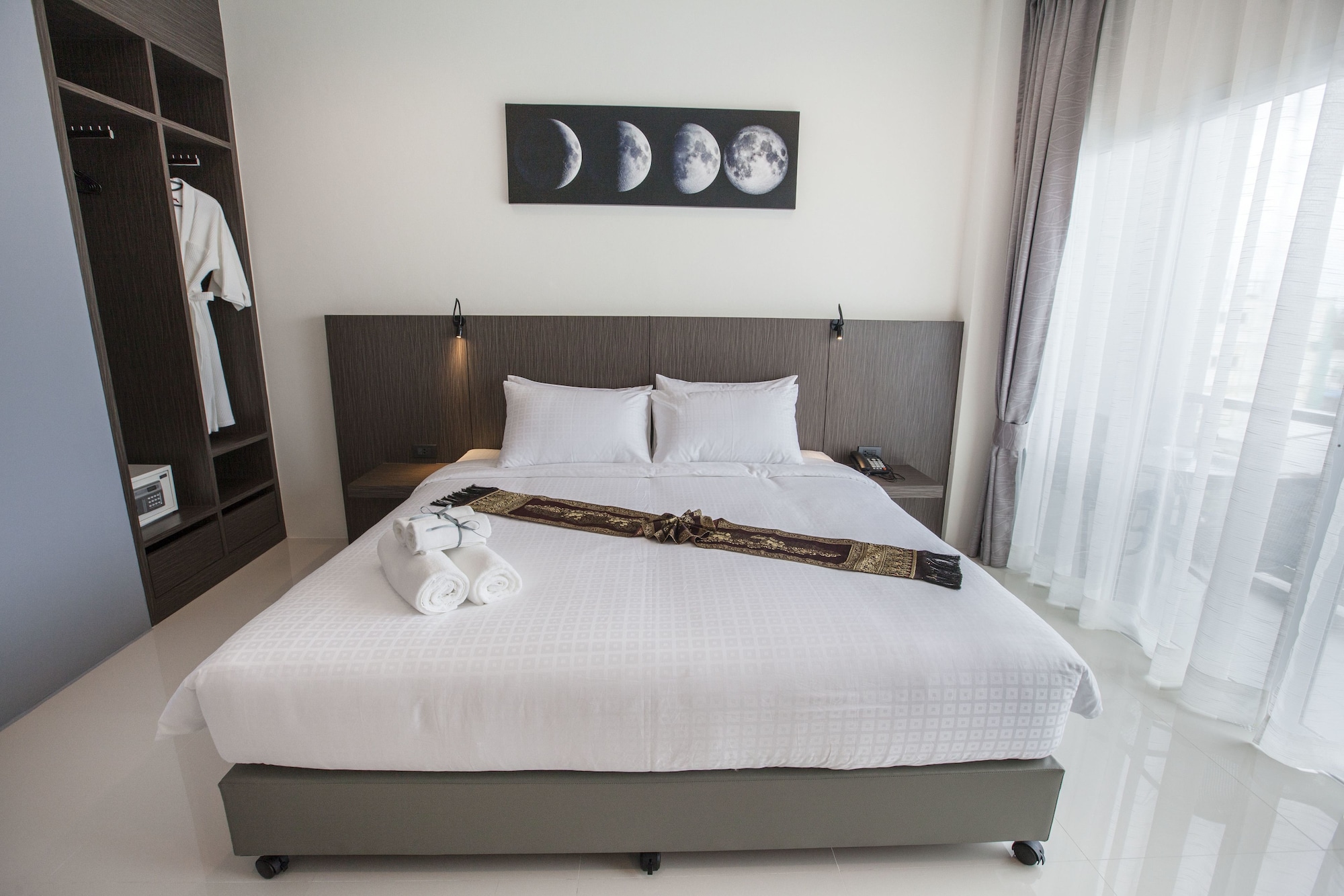 STANDARD, KING BED